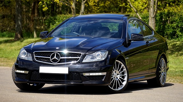 mercedes-benz na sluníčku